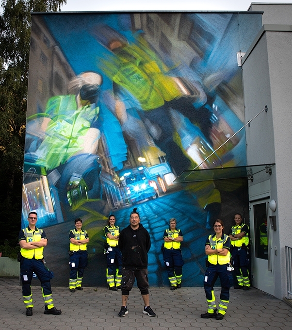 Ein Moment im Alltag der Rettung Chur, Wandbild von Fabian Florin alias Bane am Standort Kreuzspital