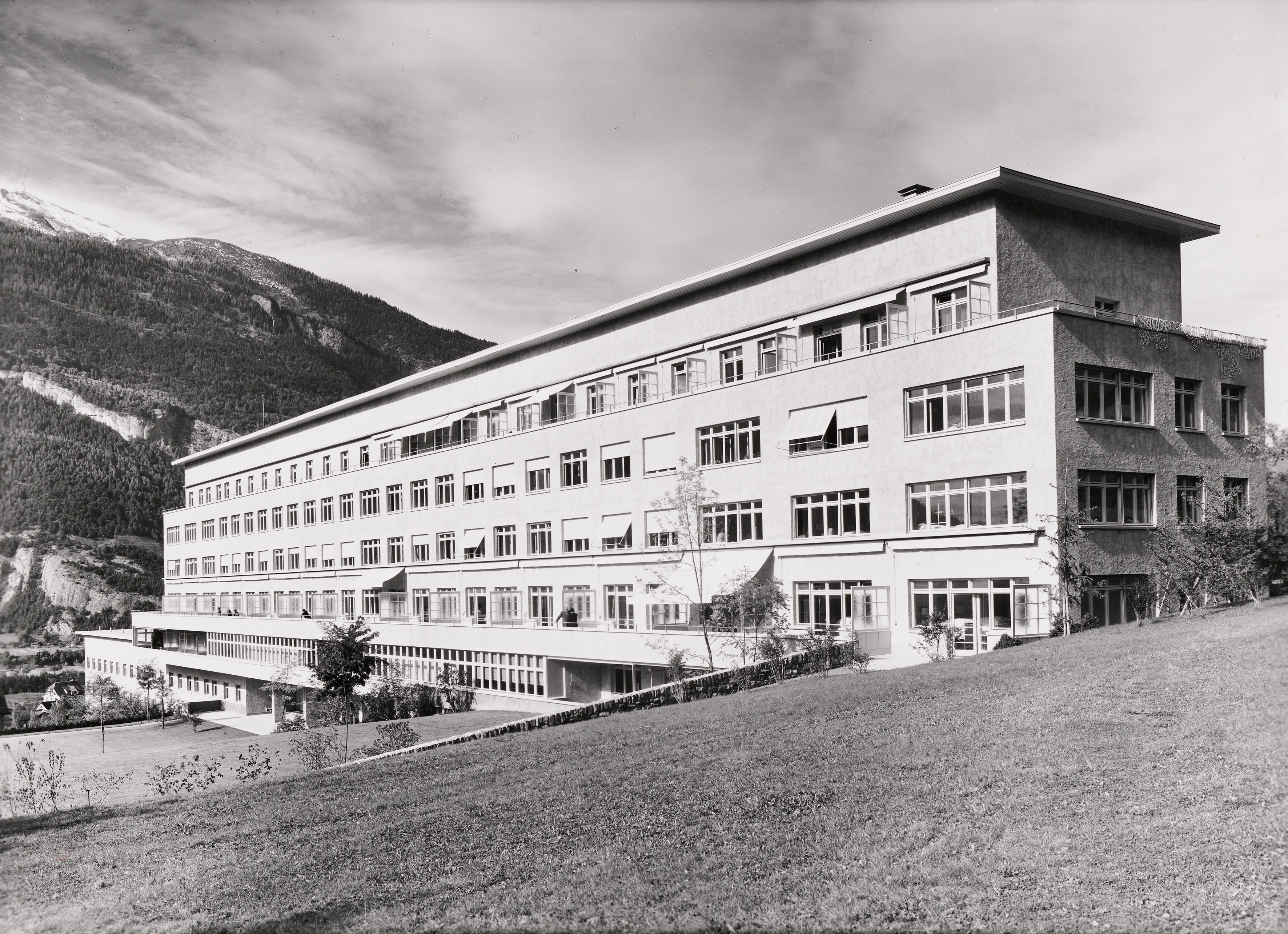 1941: Blick aus Südosten auf das Kantons- und Regionalspital
