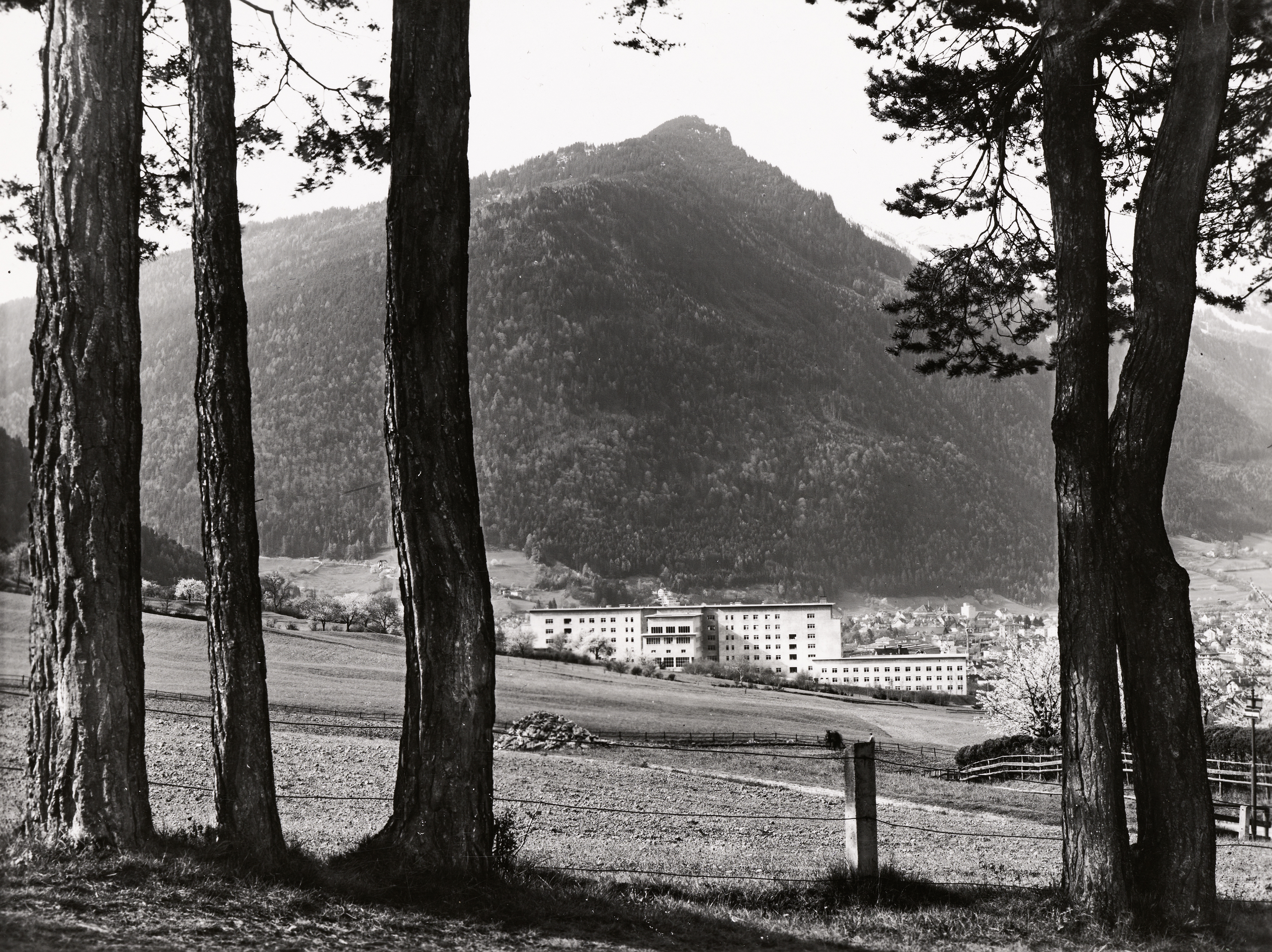 1941: Das Kantons- und Regionalspital entsteht am nördlichen Stadtrand