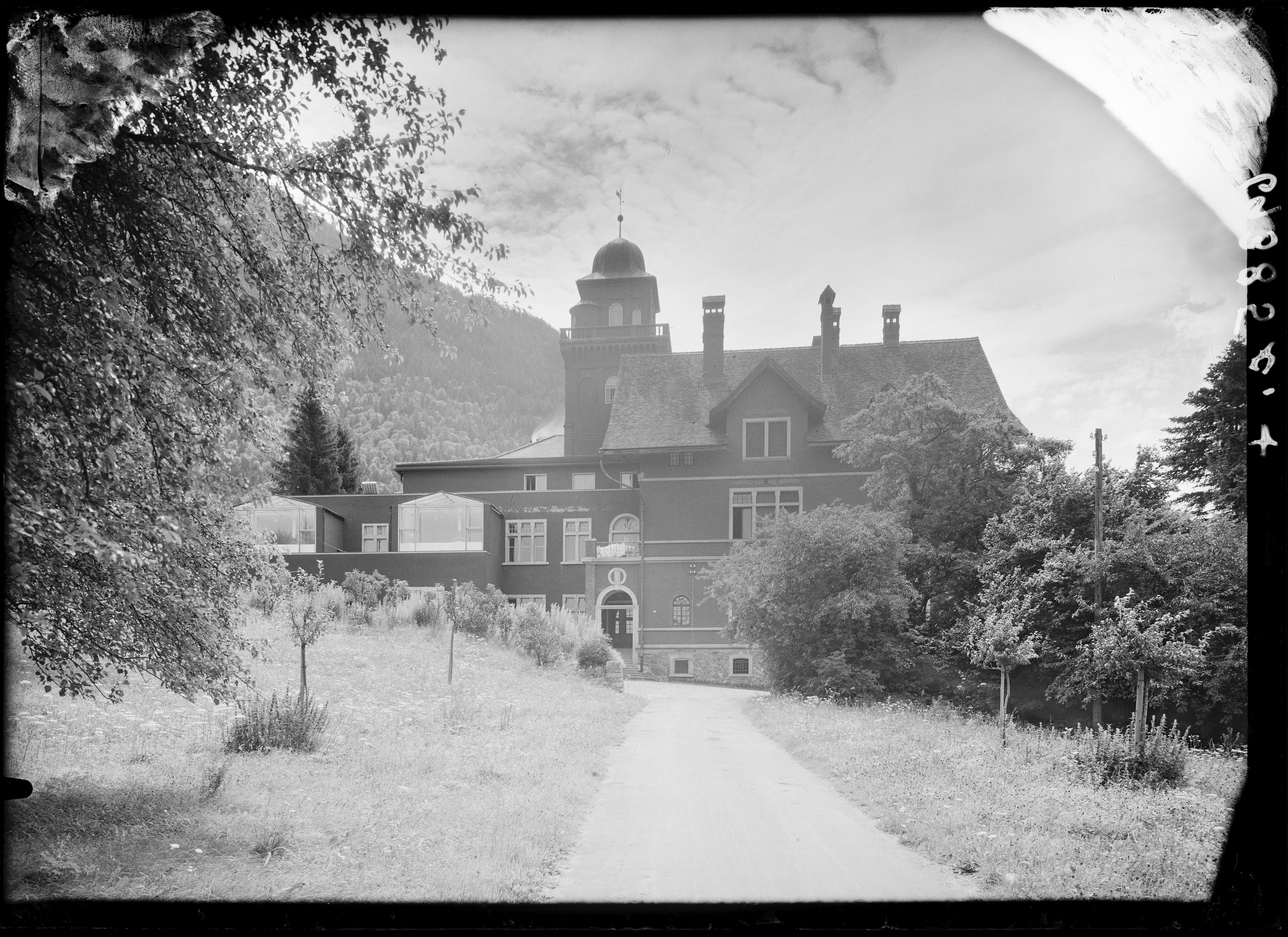 1936/37: Frauenspital Fontana: Anbau mit Operationssälen