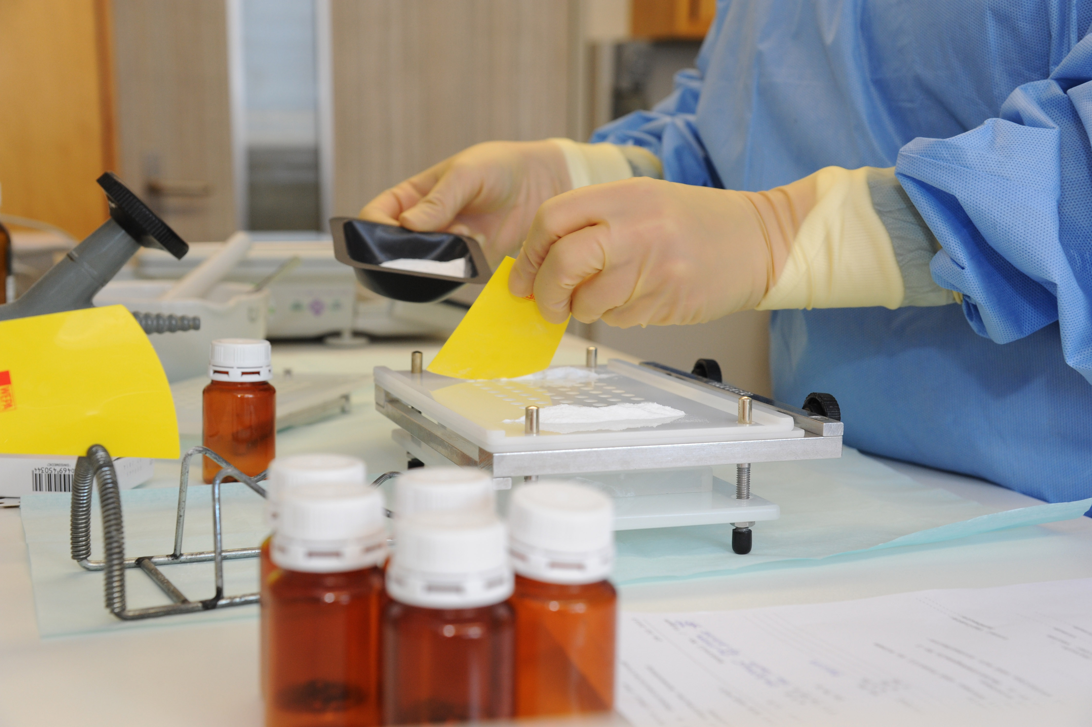 2015 Herstellung von Kapseln in der Spitalapotheke des Kantonsspitals
