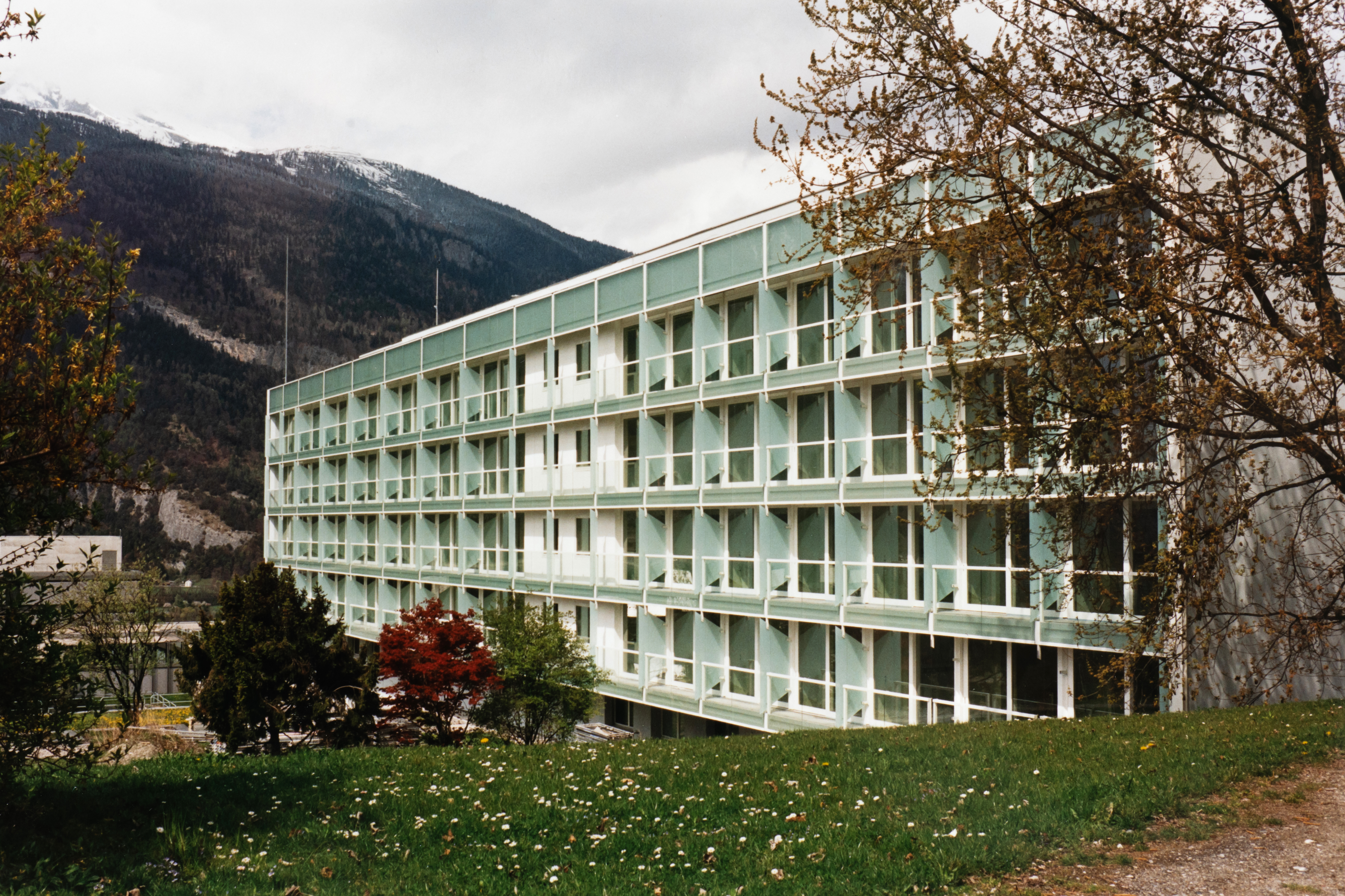 2002: Das Bettenhaus C des Kantonsspitals nach dem Umbau