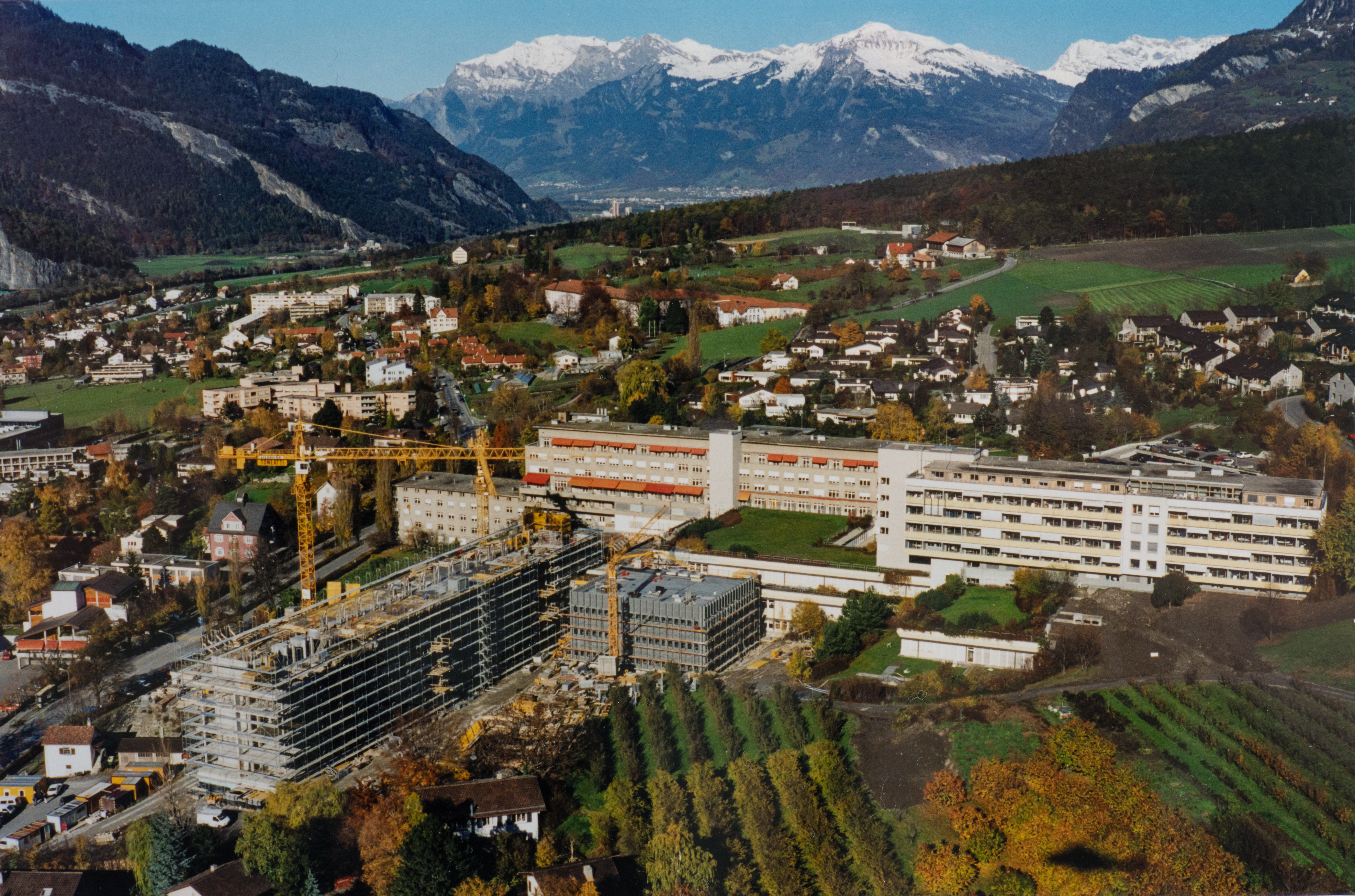 1999: Das Haus D des Kantonsspitals im Bau