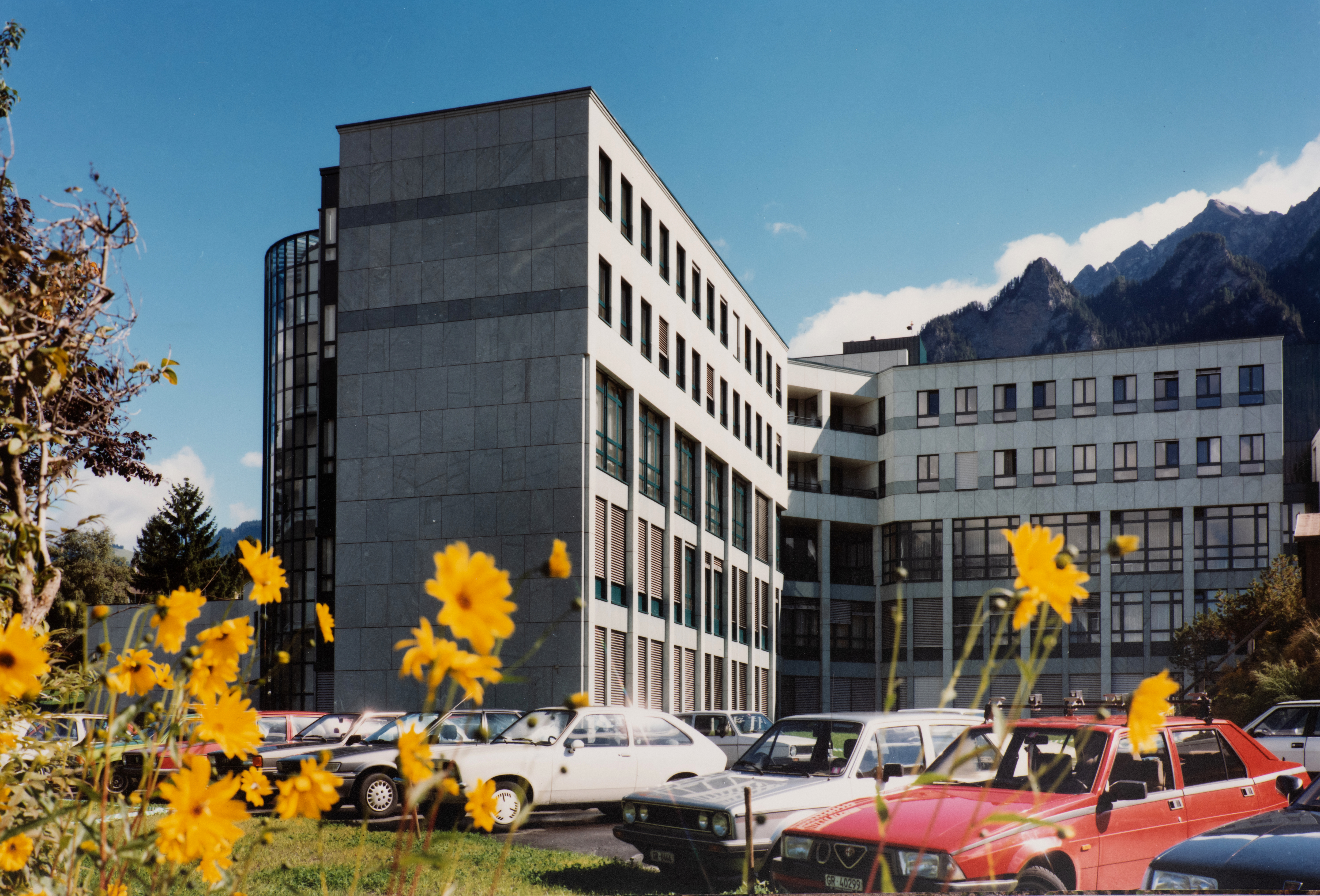 1990: Das Kreuzspital von der Kreuzgasse her gesehen
