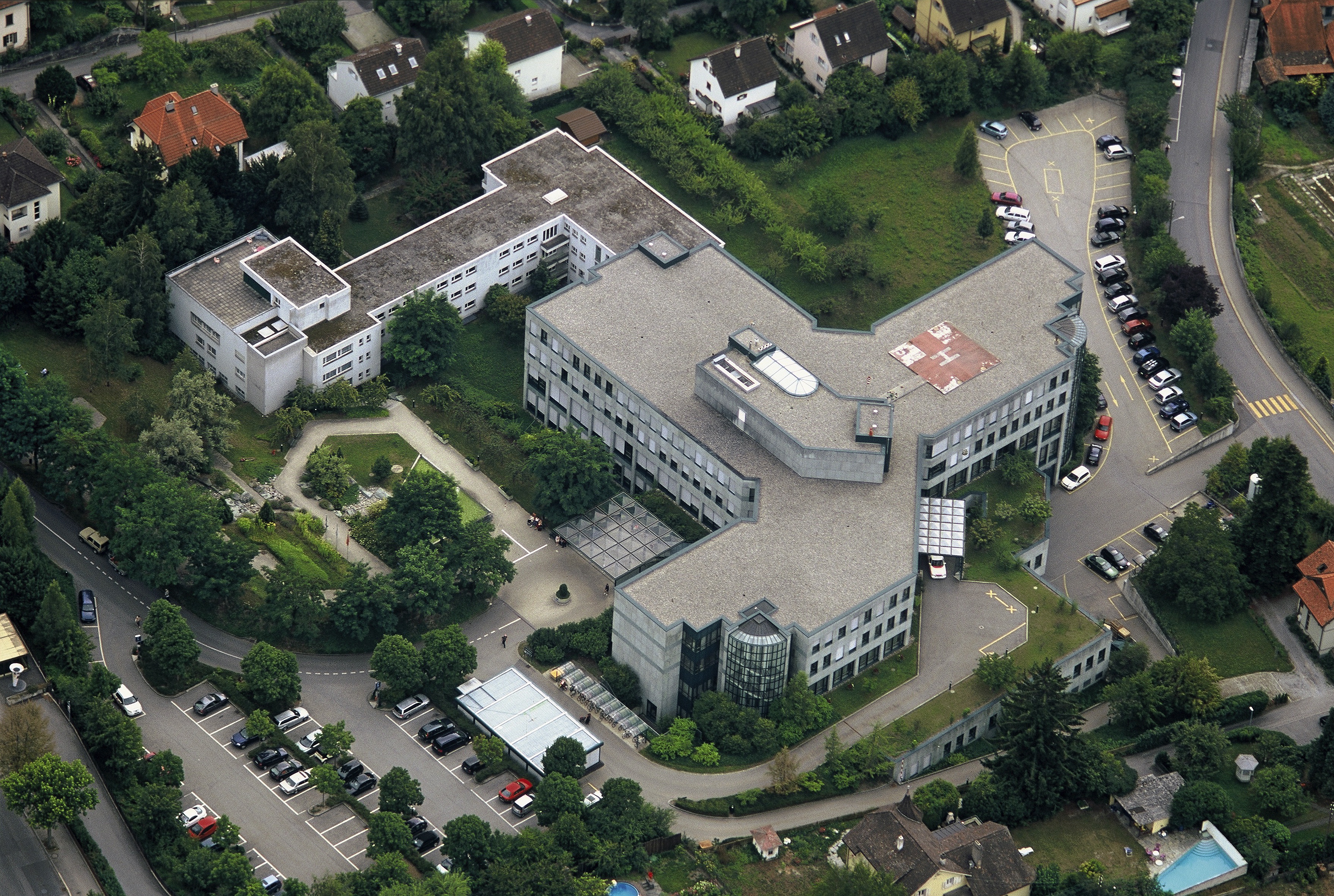 2004: Luftaufnahme des Kreuzspitals