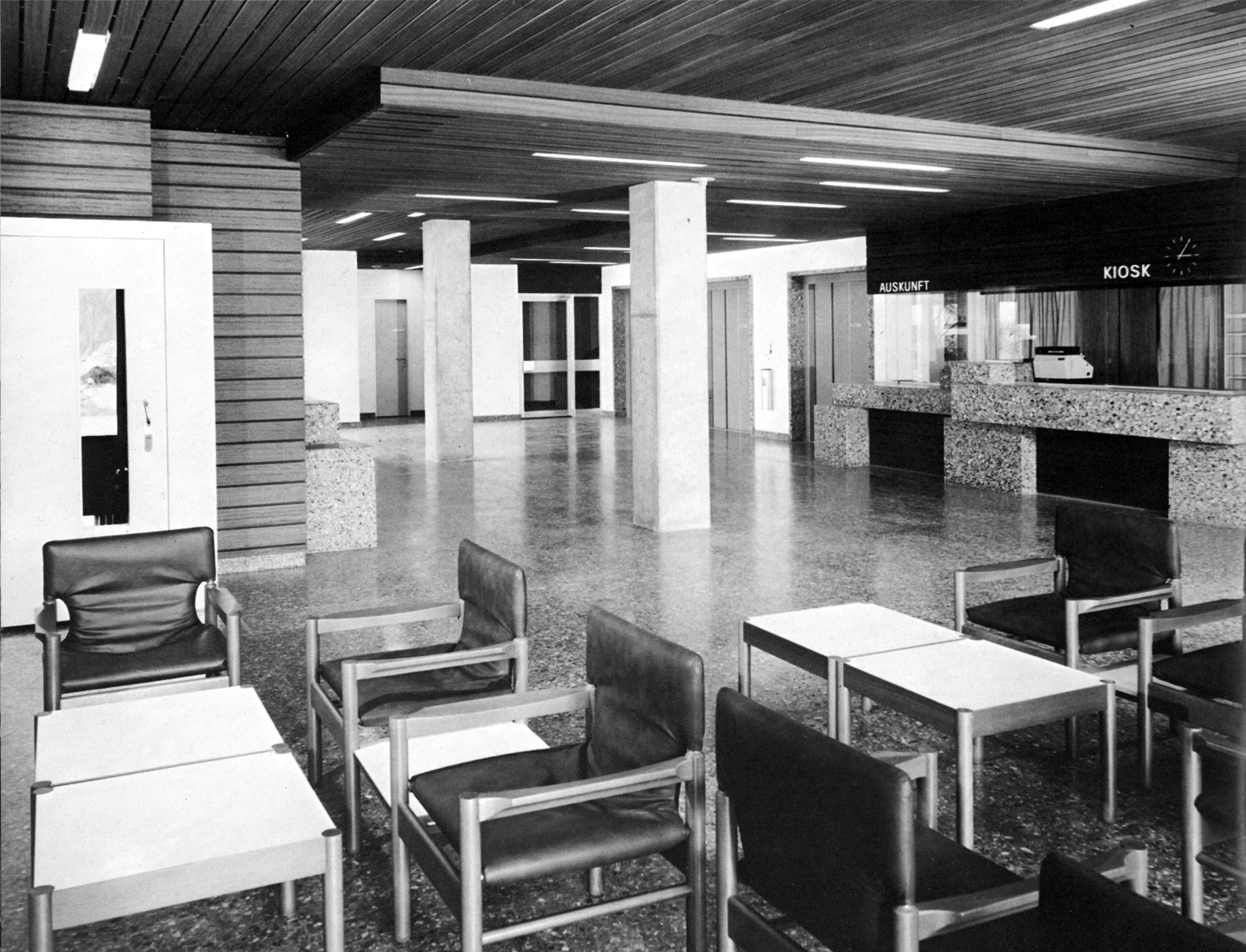 1974: Eingangsbereich in der Frauenklinik Fontana