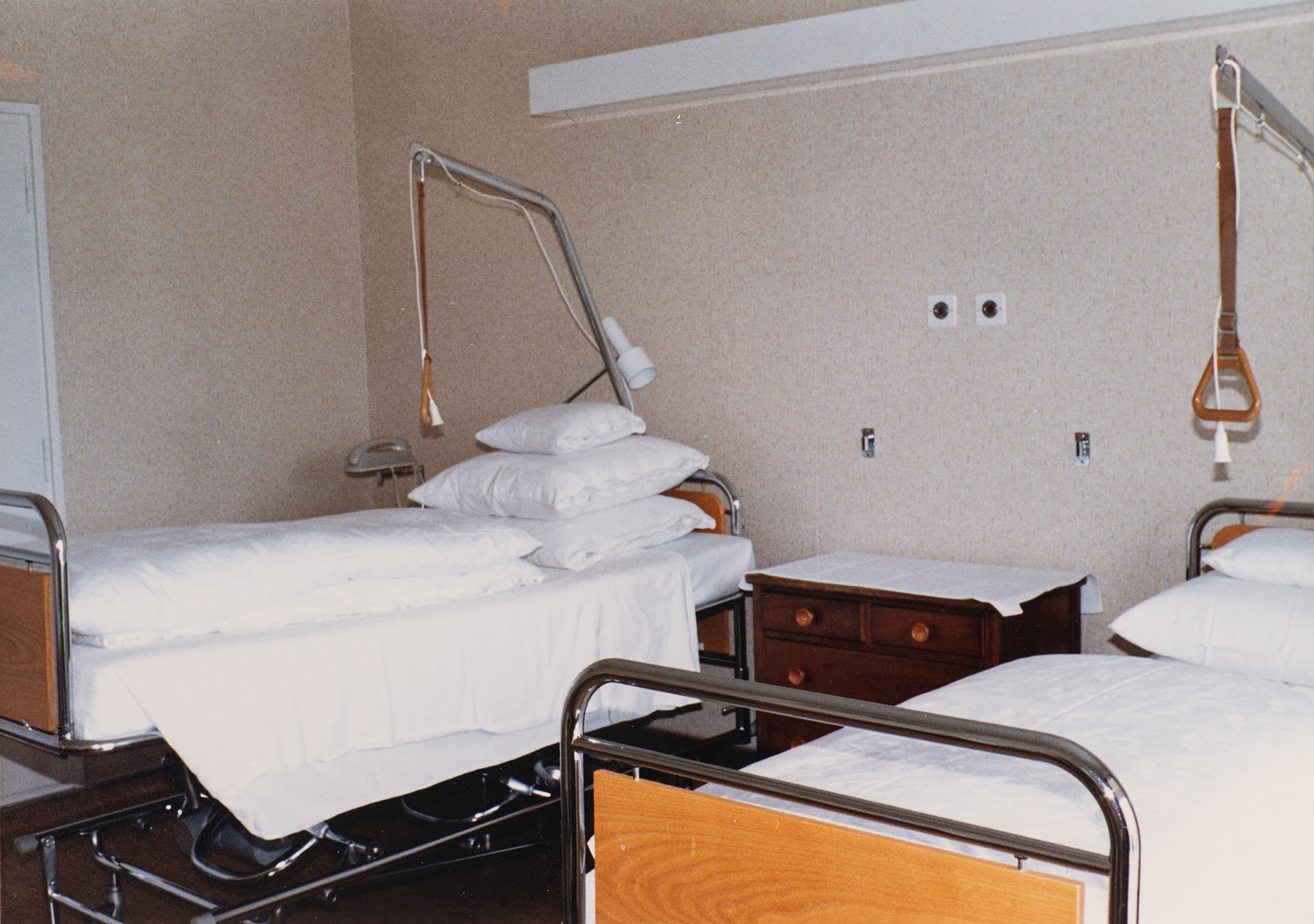 1987: Patientenzimmer im Kreuzspital