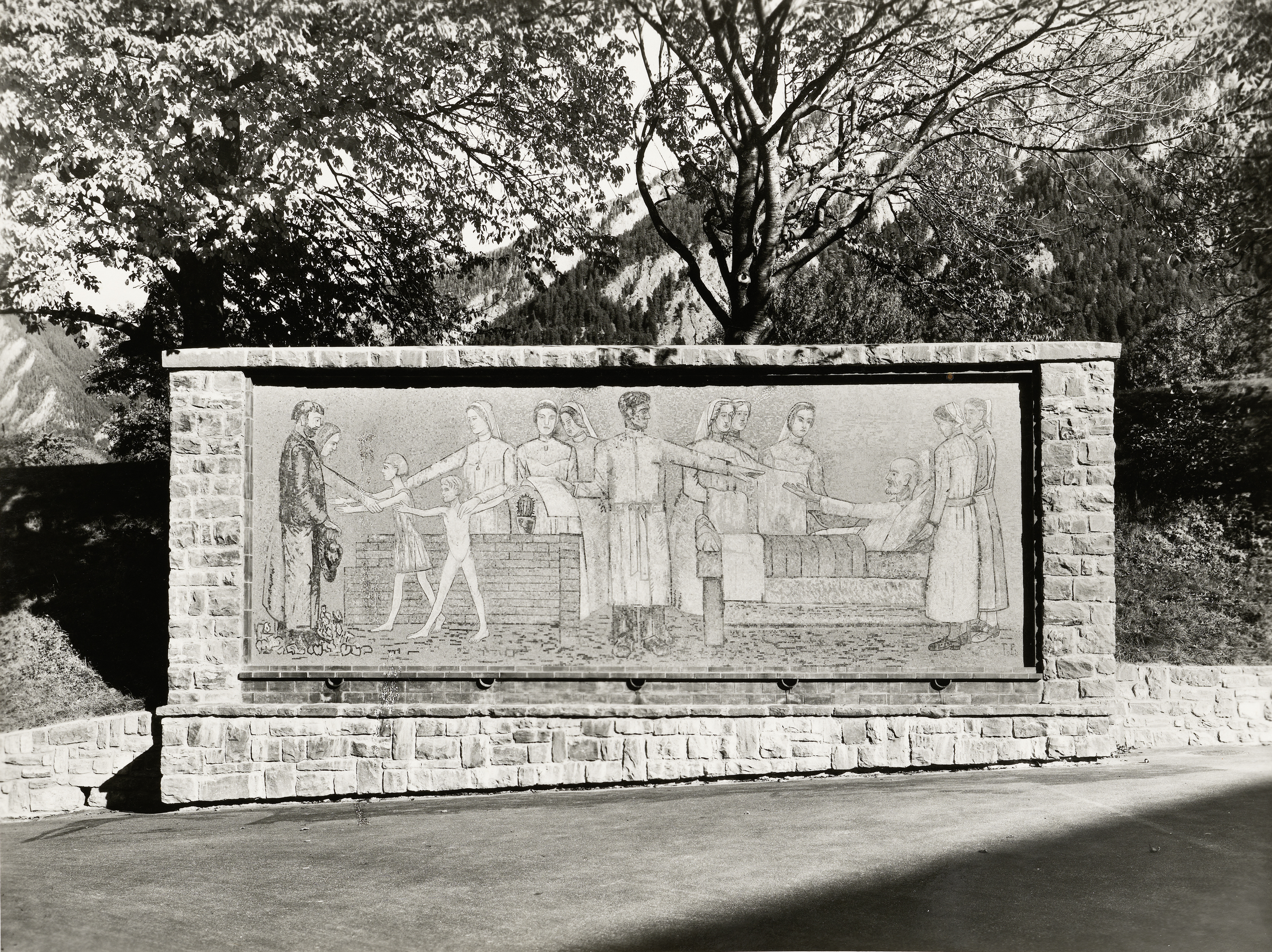 1941: Das Mosaik auf dem Vorplatz des Kantonsspitals