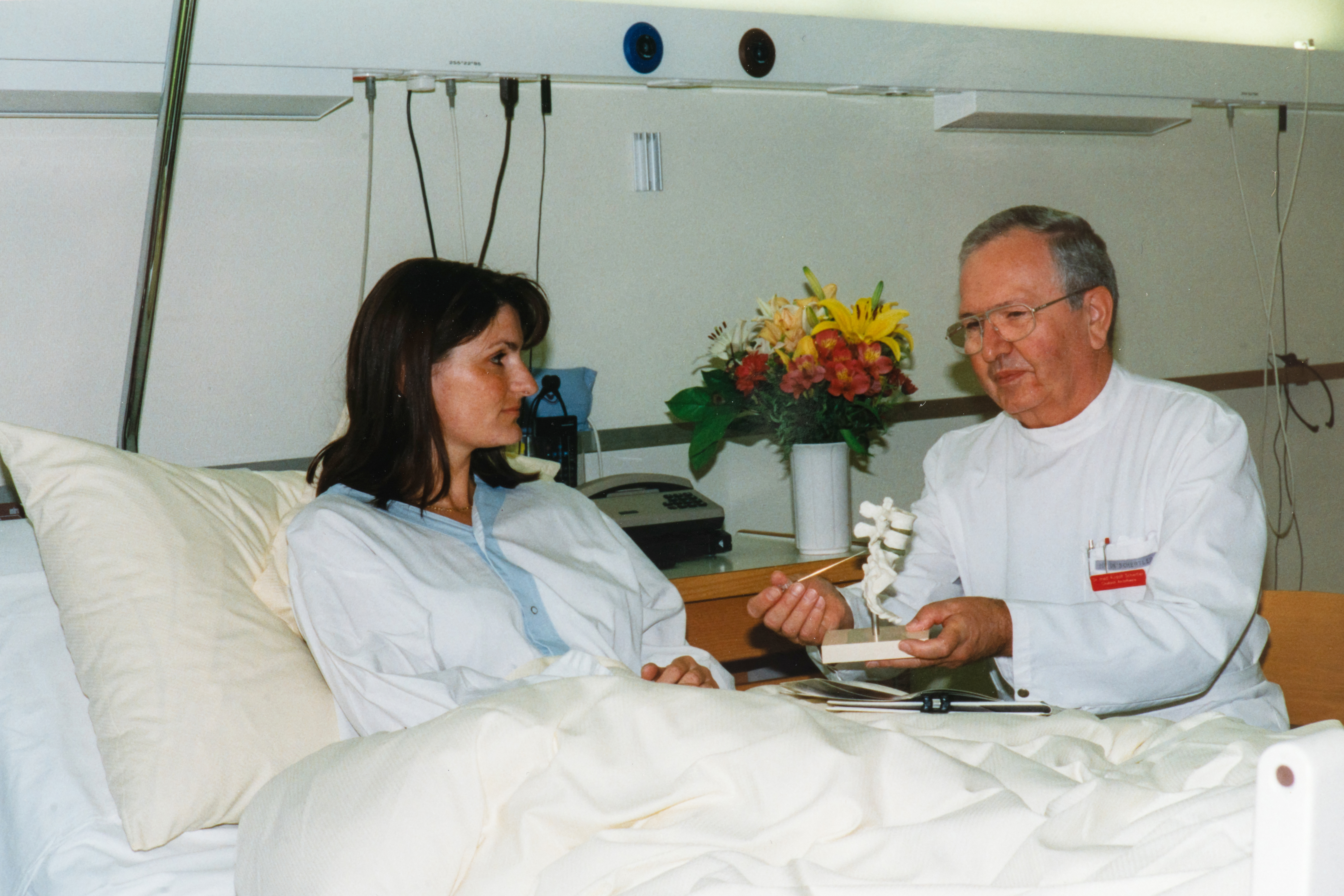 1990: Patientengespräch im Kreuzspital