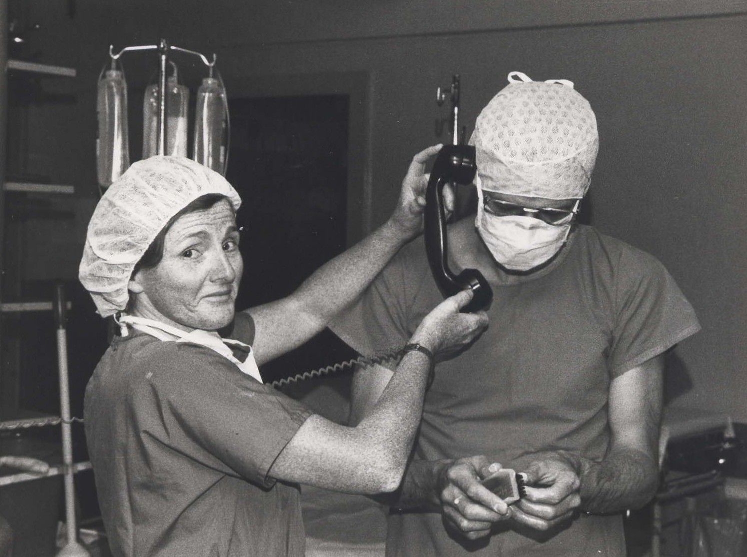 1983: Vorbereitungen des Chirurgen am Kantonsspital