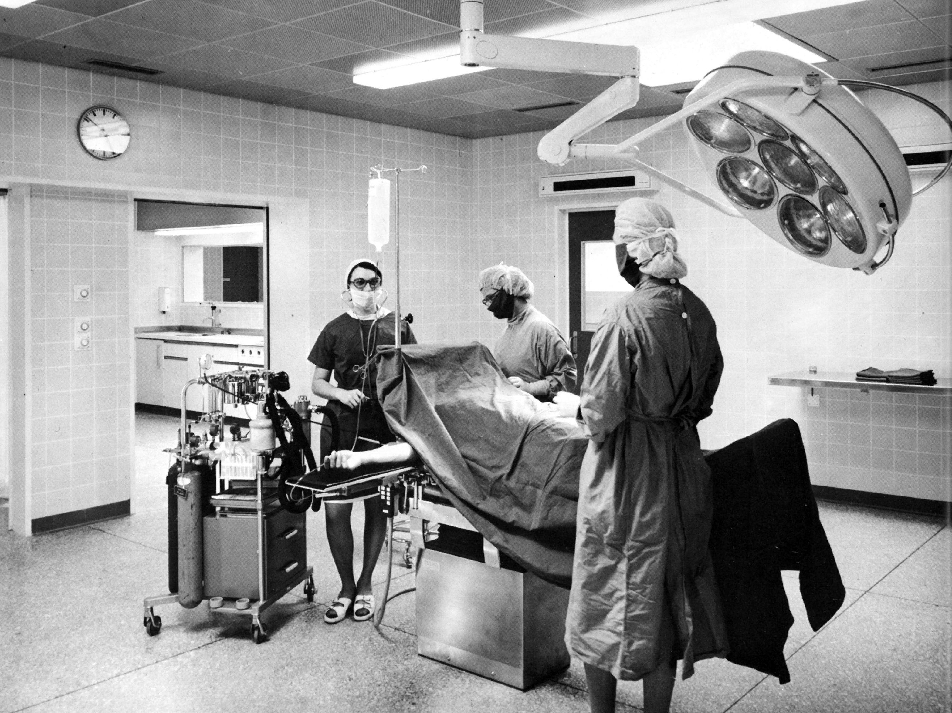 1974: Operationssituation im Frauenspital Fontana