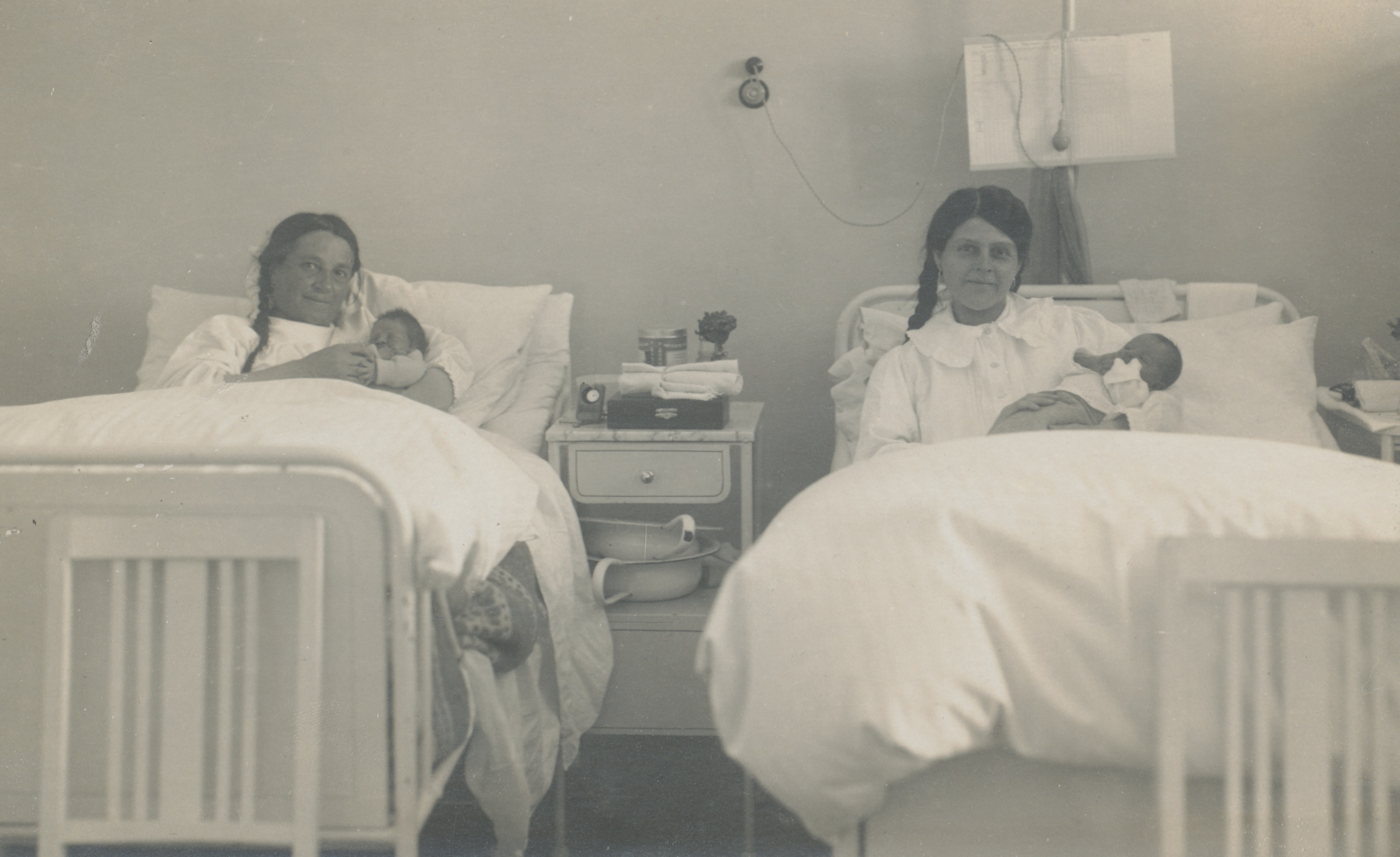 1917: Wochenbett im Frauenspital Fontana
